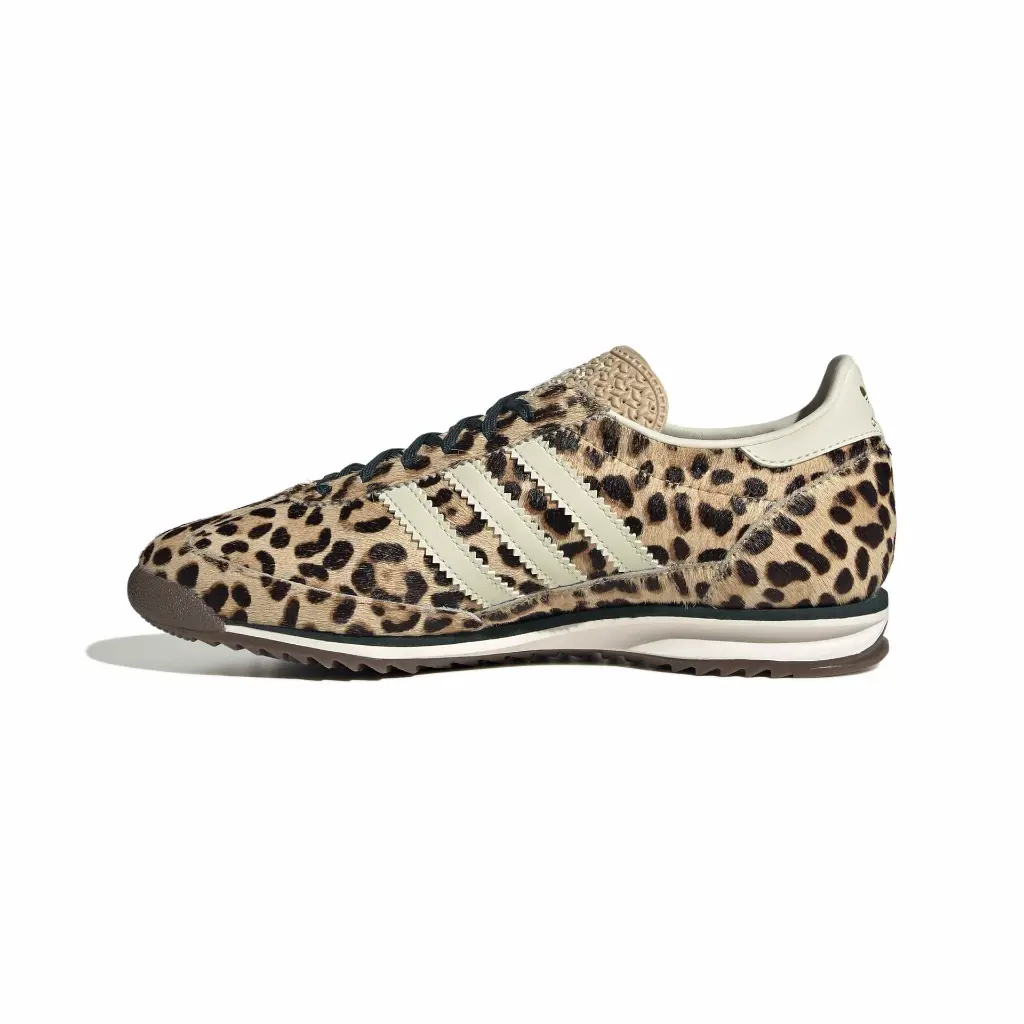 KI4205_5_FOOTWEAR_Photography_Side Medial Center View_white.webp