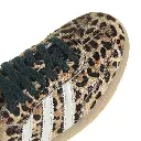KI6674_9_FOOTWEAR_Photography_Detail View 2_white.webp