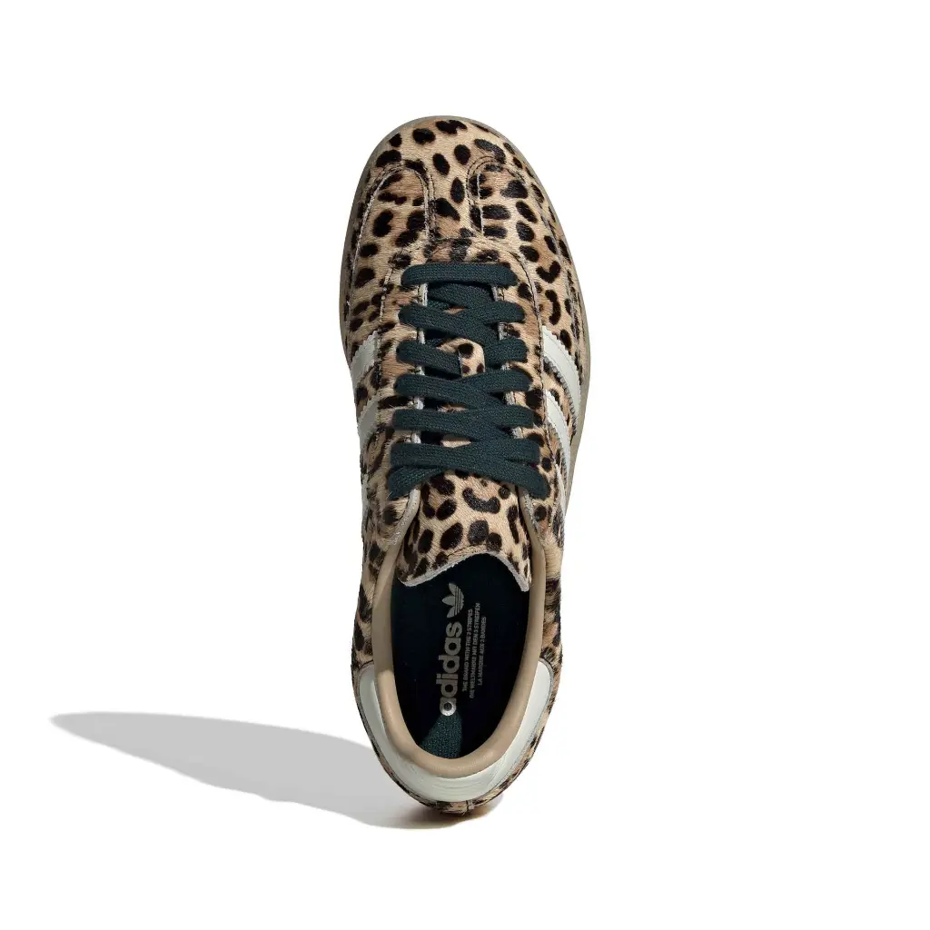 KI6674_3_FOOTWEAR_Photography_Top Portrait View_white.webp