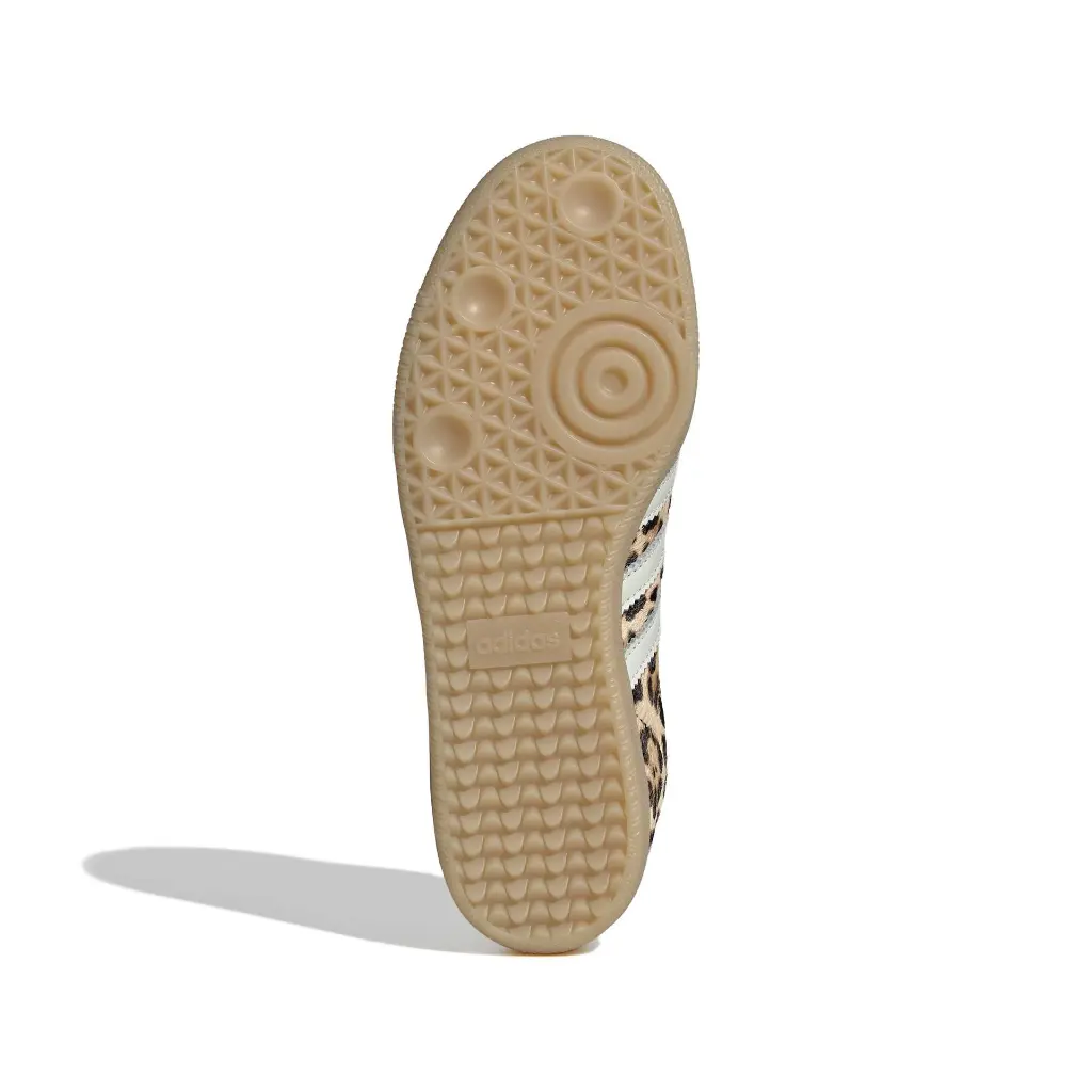 KI6674_4_FOOTWEAR_Photography_Bottom View_white.webp