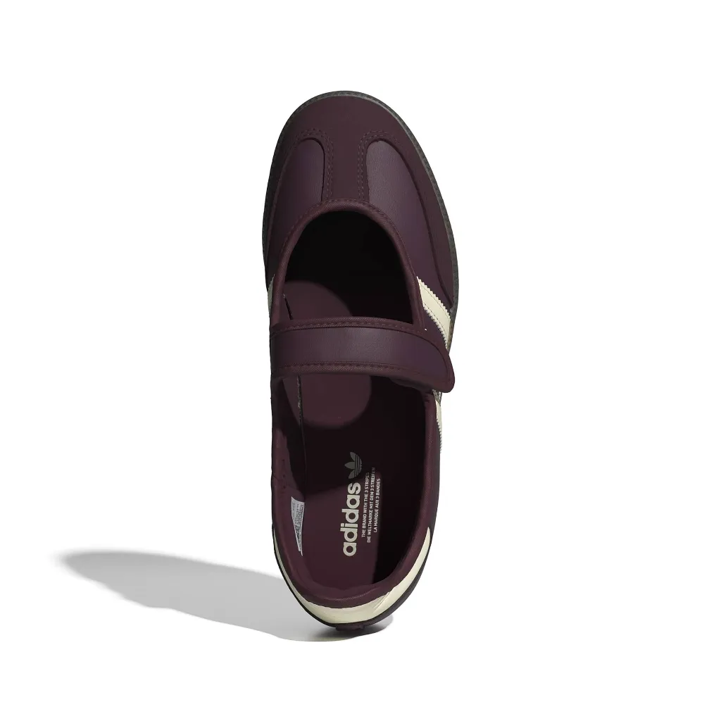 IH6561_3_FOOTWEAR_Photography_Top Portrait View_white.webp