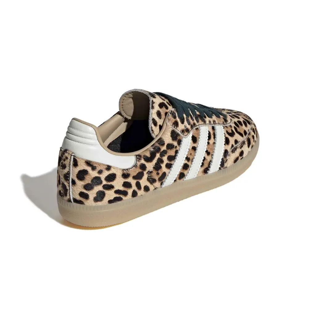 KI6674_7_FOOTWEAR_Photography_Back Lateral Top View_white.webp