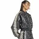 KE5035_5_APPAREL_On Model_Detail View 1_white.webp