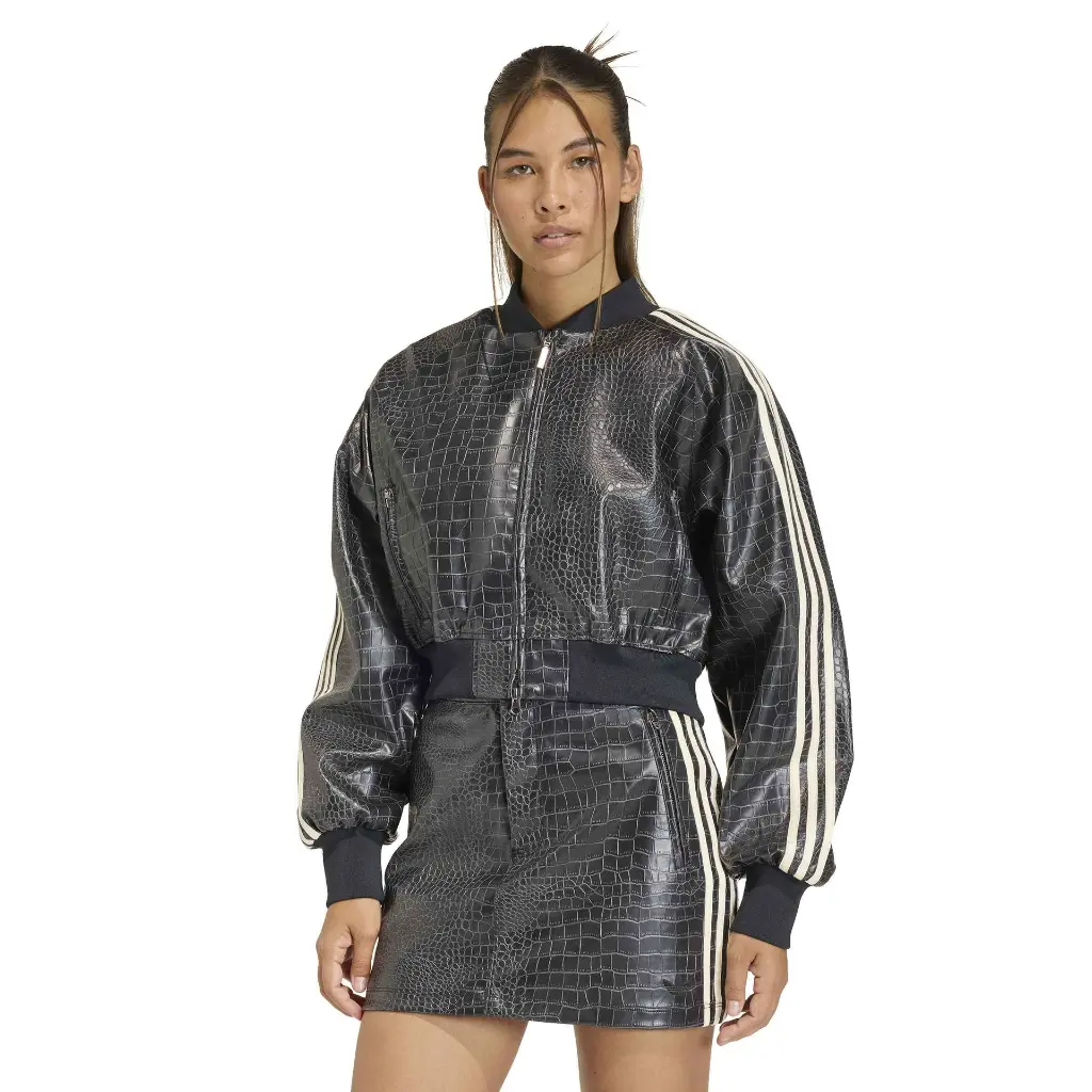 KE5035_2_APPAREL_On Model_Standard View_white.webp