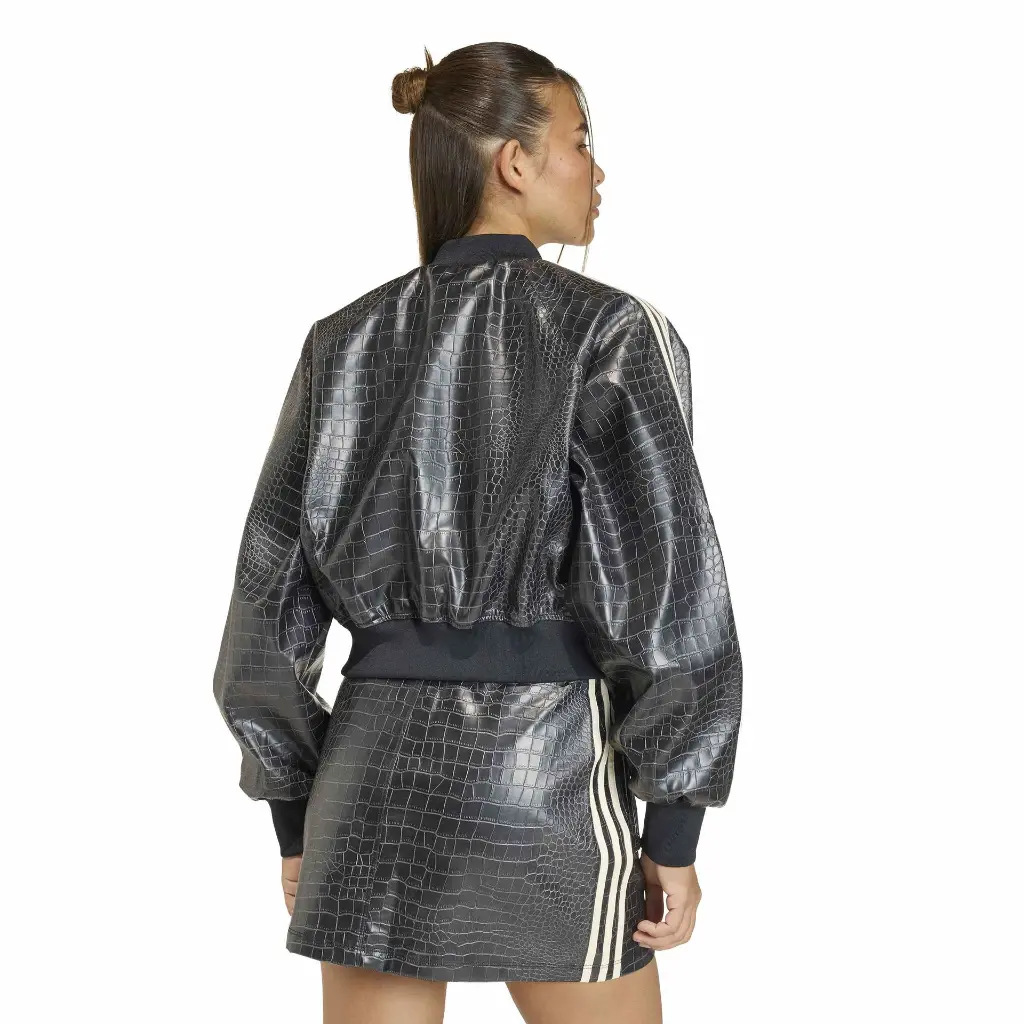 KE5035_3_APPAREL_On Model_Back View_white.webp