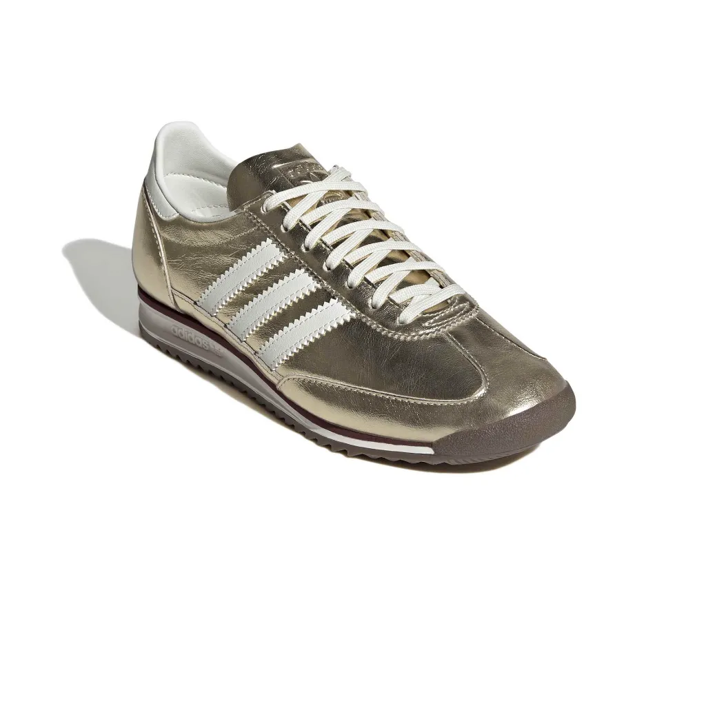 KK2612_6_FOOTWEAR_Photography_Front Lateral Top View_white.webp