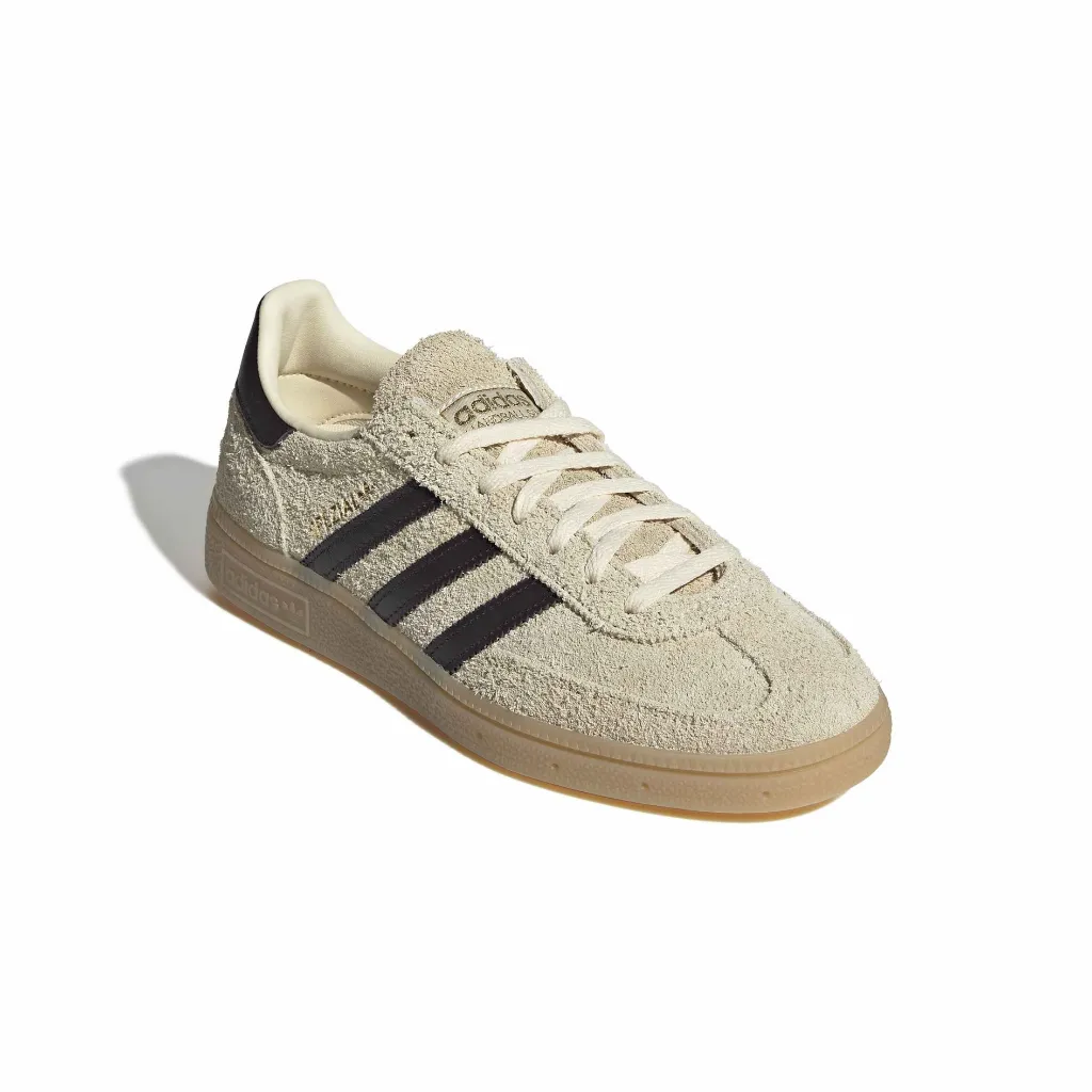 KK0932_6_FOOTWEAR_Photography_Front Lateral Top View_white.webp