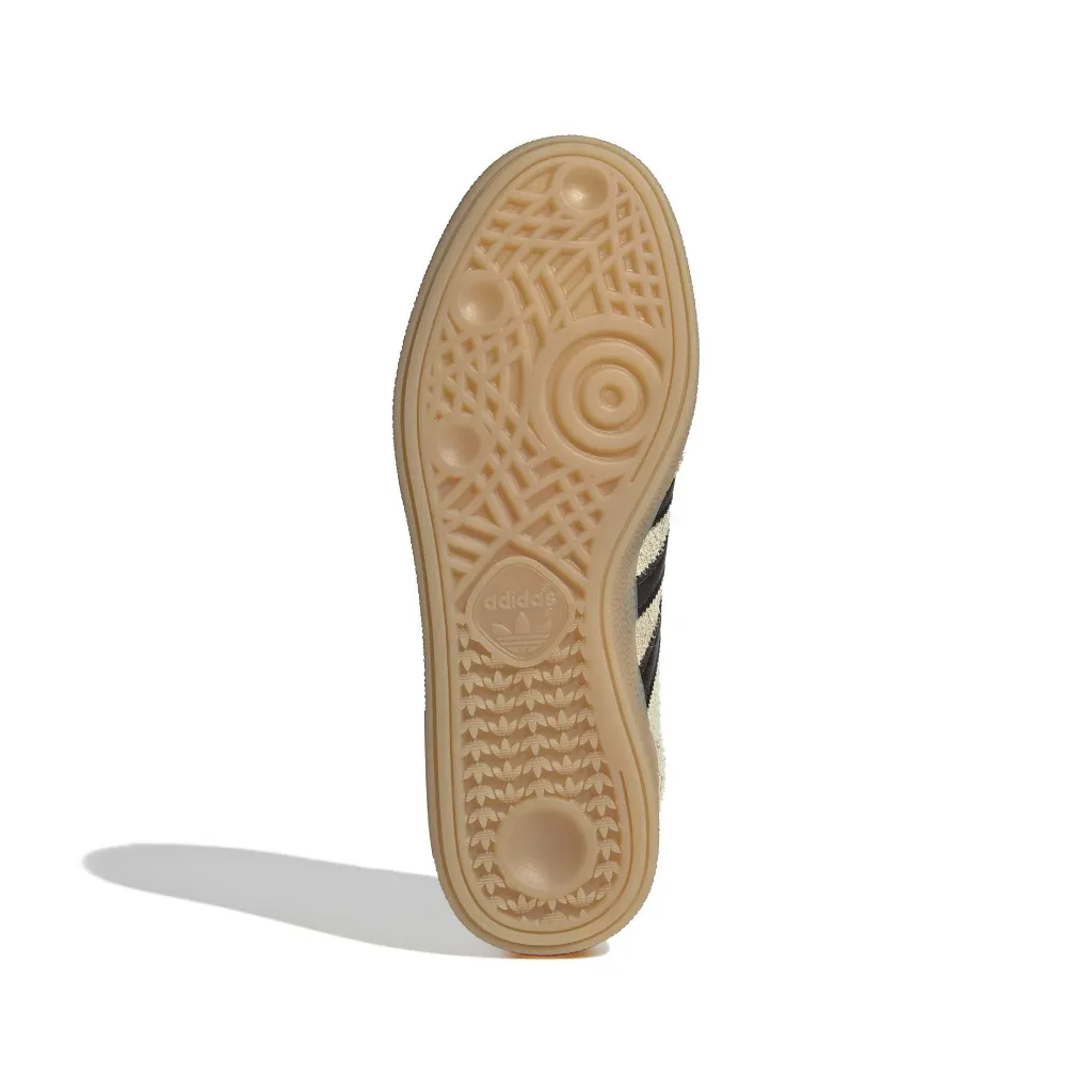 KK0932_4_FOOTWEAR_Photography_Bottom View_white.webp