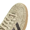 KK0932_8_FOOTWEAR_Photography_Detail View 1_white.webp