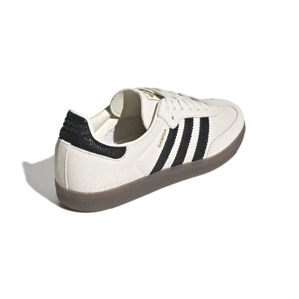 KJ7435_7_FOOTWEAR_Photography_Back Lateral Top View_white.webp