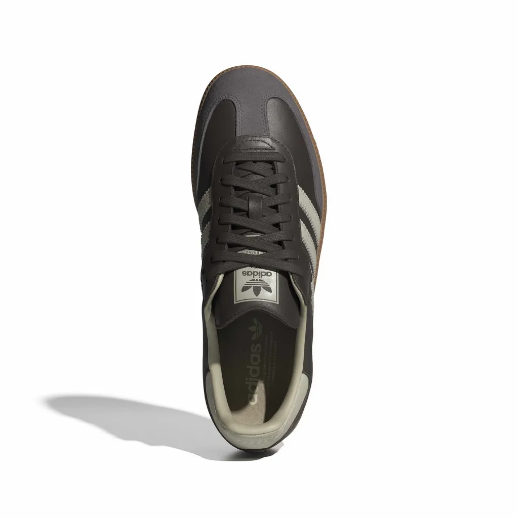 ID1481_3_FOOTWEAR_Photography_Top Portrait View_white.webp