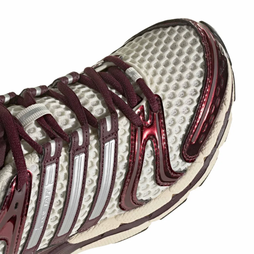 KI9846_9_FOOTWEAR_Photography_Detail View 2_white.webp