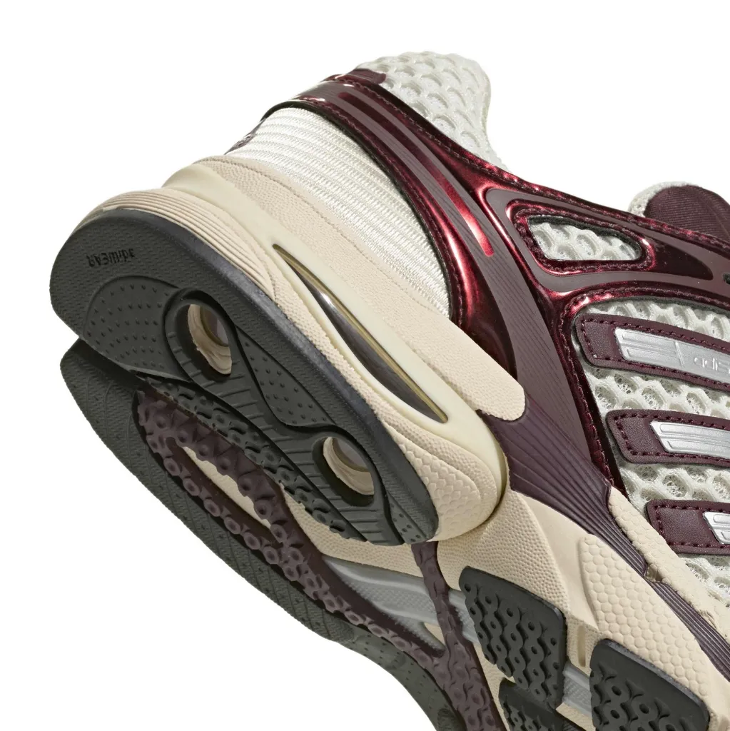 KI9846_8_FOOTWEAR_Photography_Detail View 1_white.webp