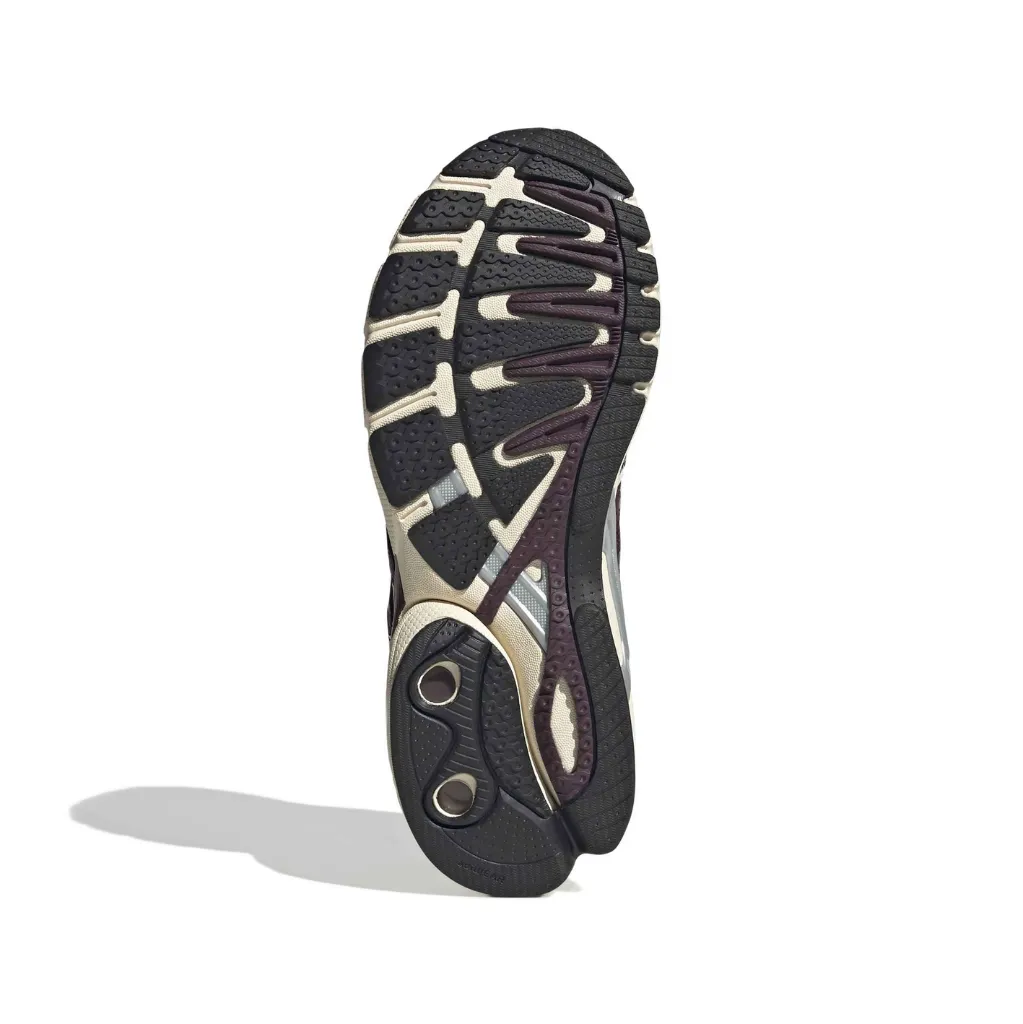 KI9846_4_FOOTWEAR_Photography_Bottom View_white.webp