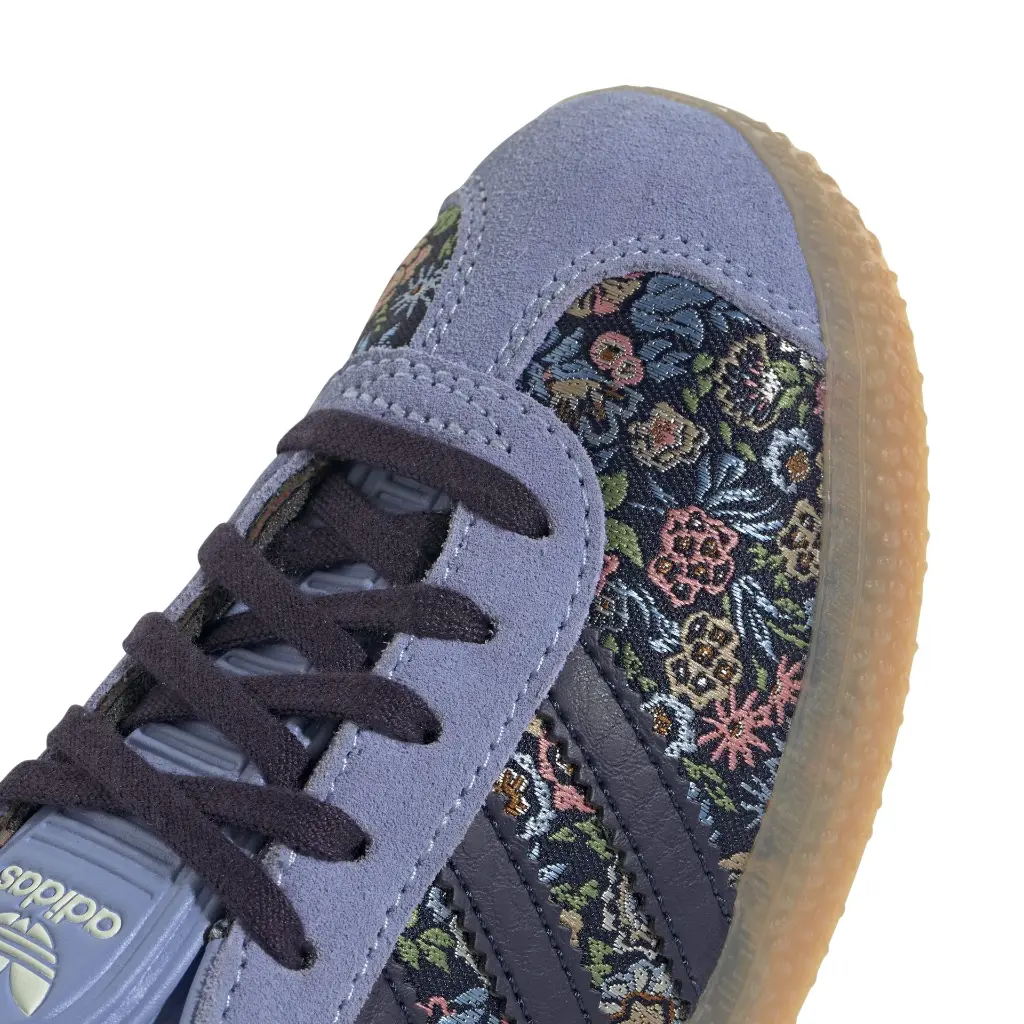 JH5209_9_FOOTWEAR_Photography_Detail View 2_white.webp