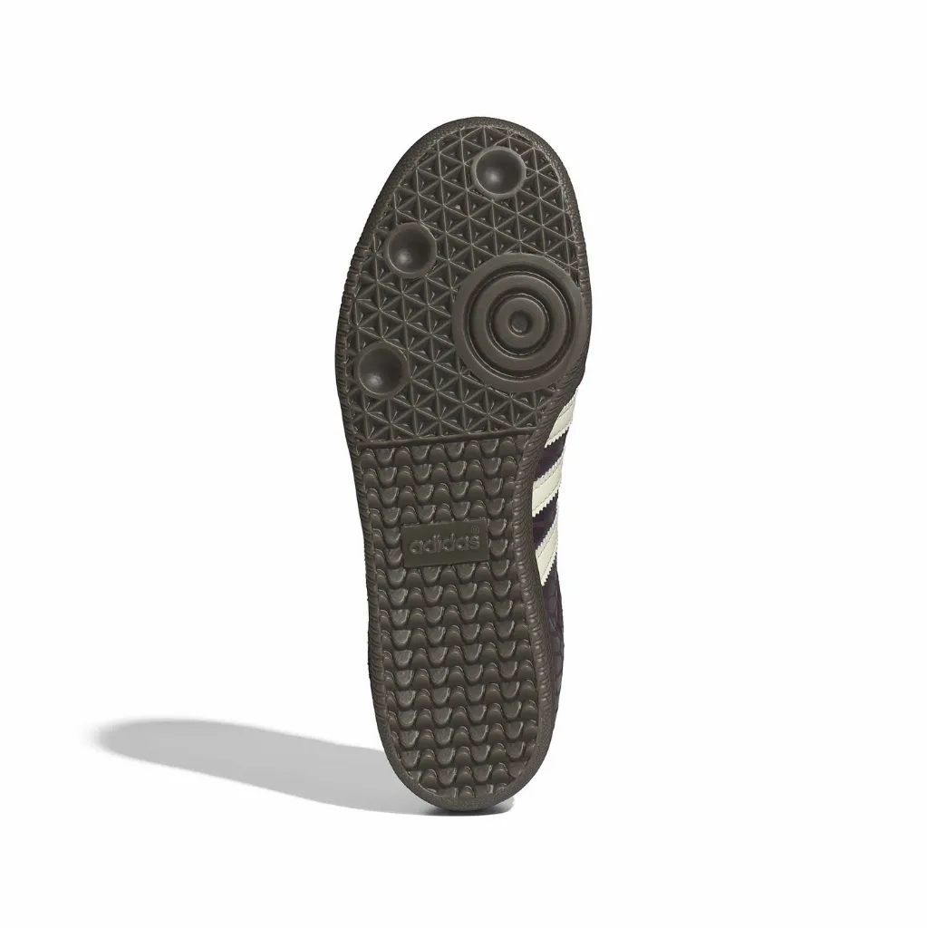 IH3979_4_FOOTWEAR_Photography_Bottom View_white.webp
