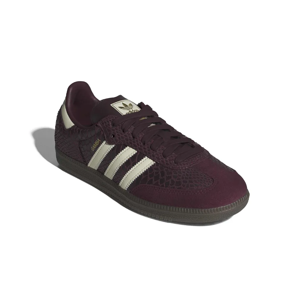 IH3979_6_FOOTWEAR_Photography_Front Lateral Top View_white.webp