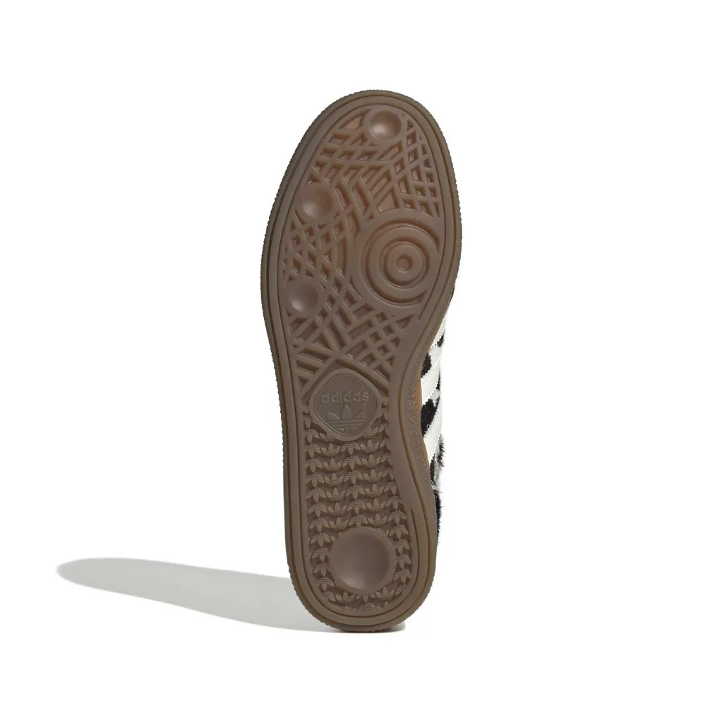 KI2183_4_FOOTWEAR_Photography_Bottom View_white.webp