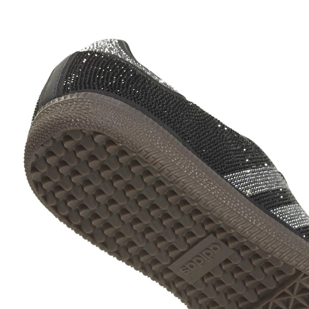 IH9052_9_FOOTWEAR_Photography_Detail View 2_white.webp