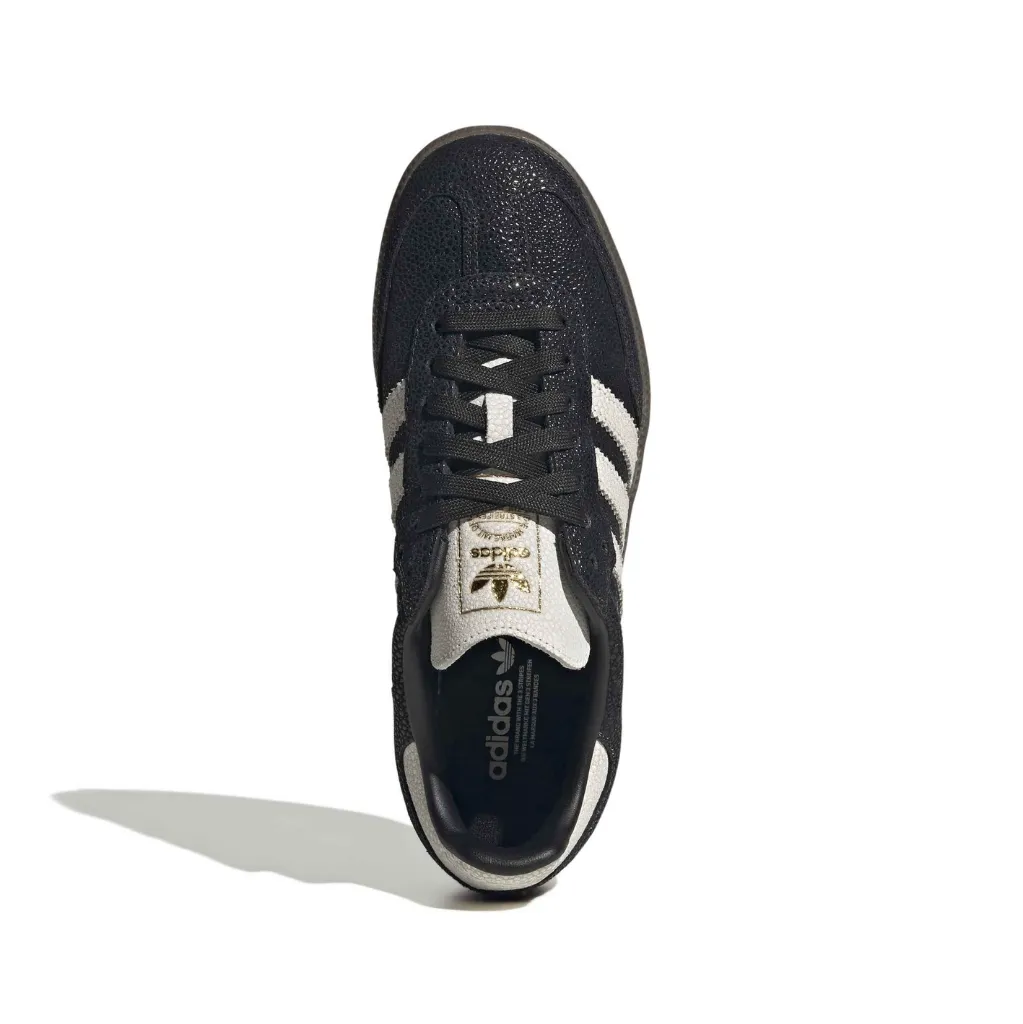 KJ7436_3_FOOTWEAR_Photography_Top Portrait View_white.webp