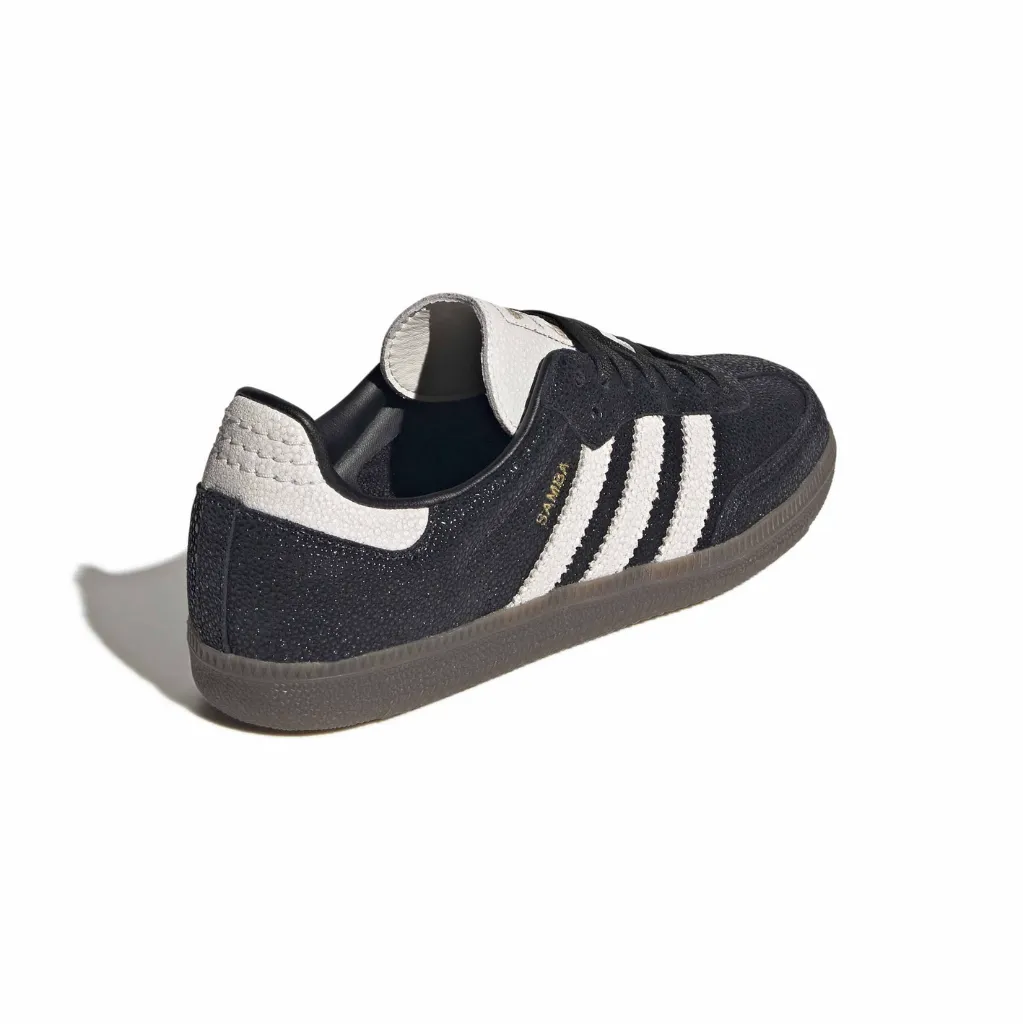 KJ7436_7_FOOTWEAR_Photography_Back Lateral Top View_white.webp