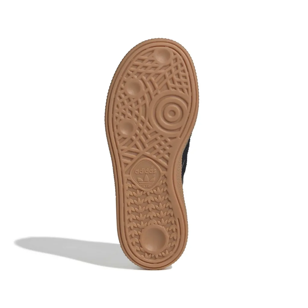 LA1380_4_FOOTWEAR_Photography_Bottom View_white.webp