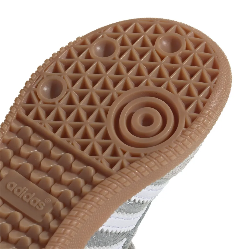 KK2346_8_FOOTWEAR_Photography_Detail View 1_white.webp