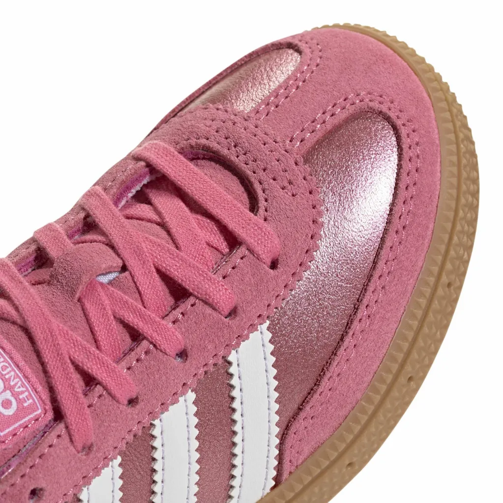 KH9474_9_FOOTWEAR_Photography_Detail View 2_white.webp