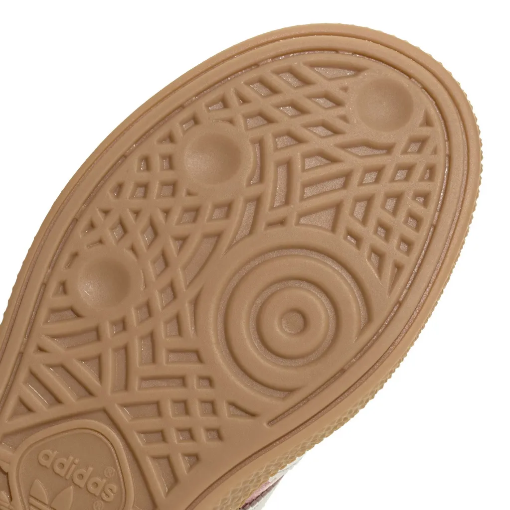 KH9474_8_FOOTWEAR_Photography_Detail View 1_white.webp