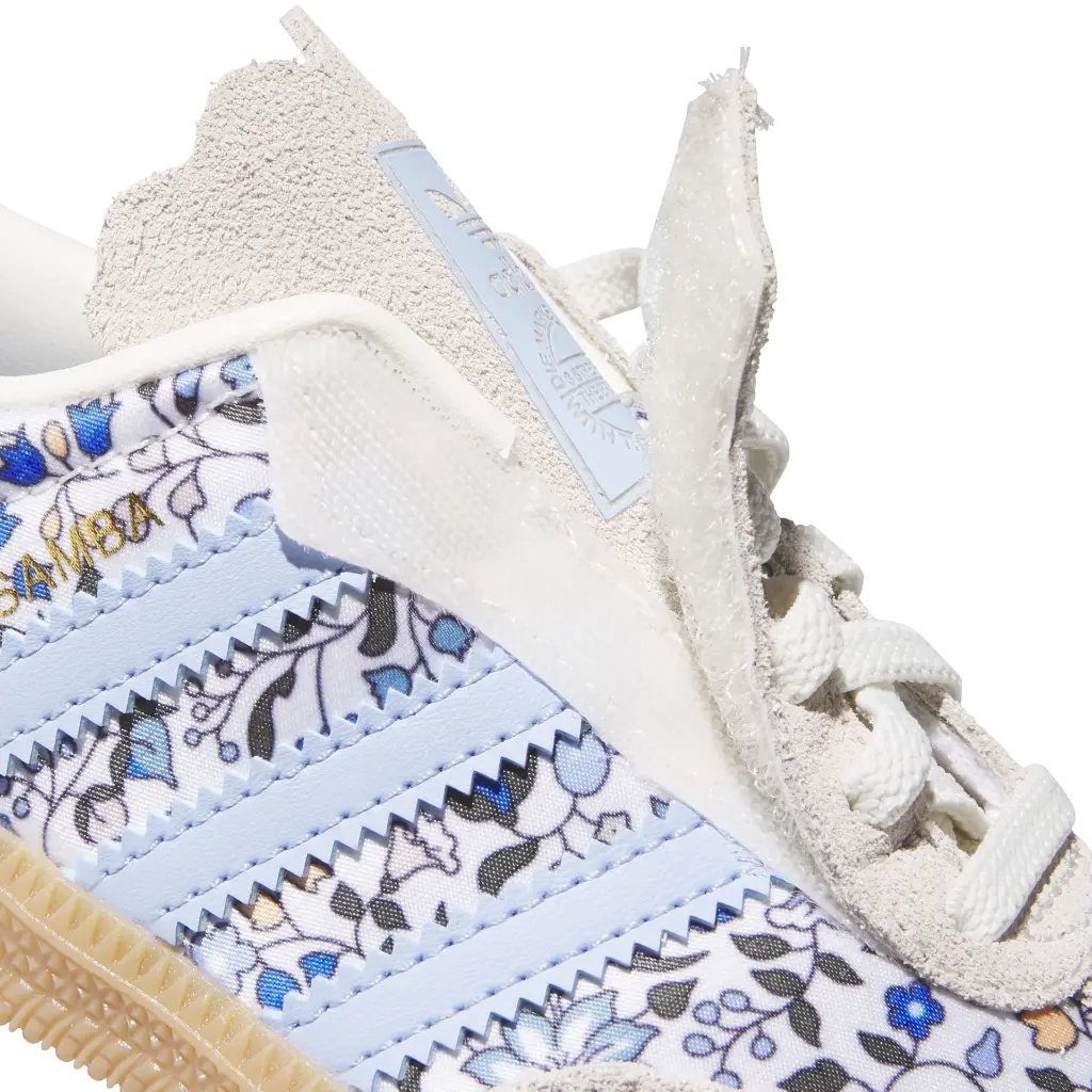 JP8079_8_FOOTWEAR_Photography_Detail View 1_white.webp