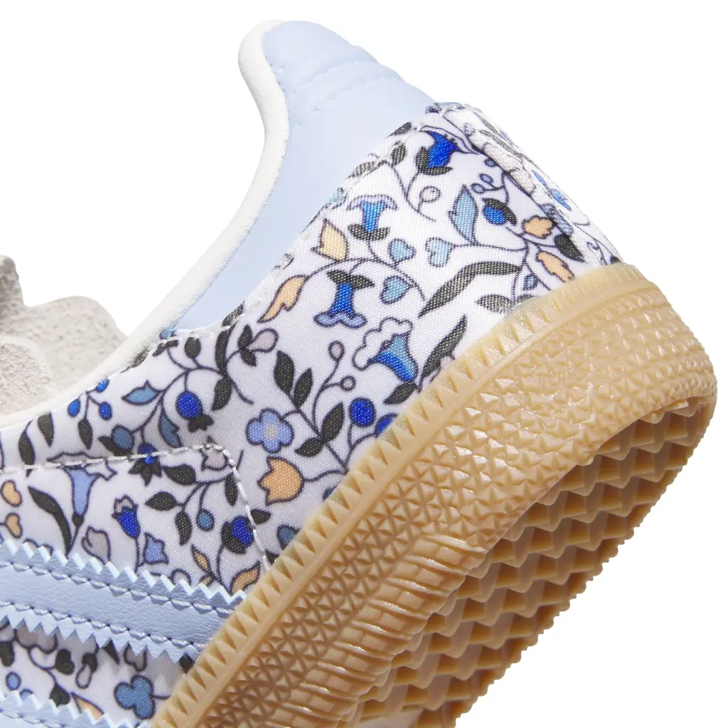 JP8079_9_FOOTWEAR_Photography_Detail View 2_white.webp