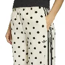 KV1168_5_APPAREL_On Model_Detail View 1_white.webp