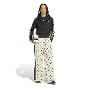KV1166_4_APPAREL_On Model_Walking View_white.webp
