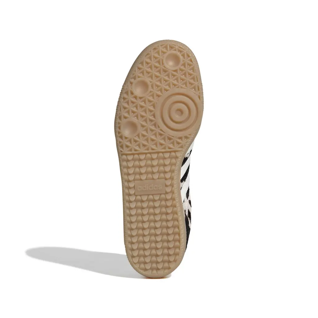 KI6956_4_FOOTWEAR_Photography_Bottom View_white.webp