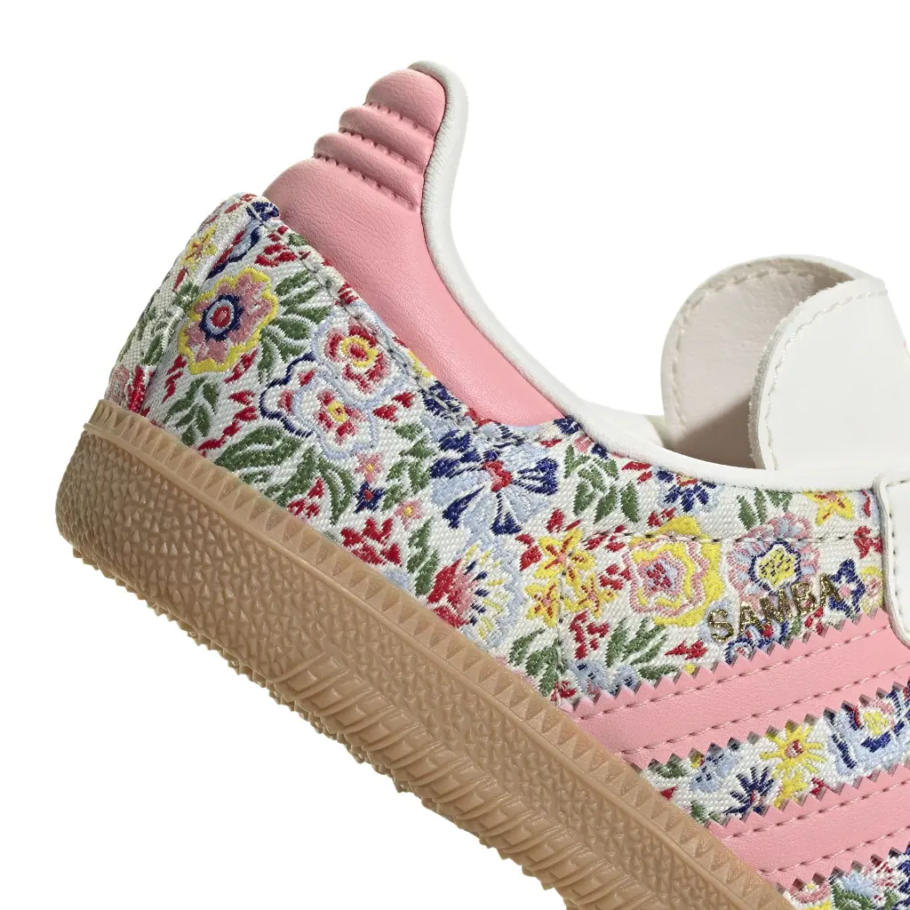 JI0281_8_FOOTWEAR_Photography_Detail View 1_white.webp