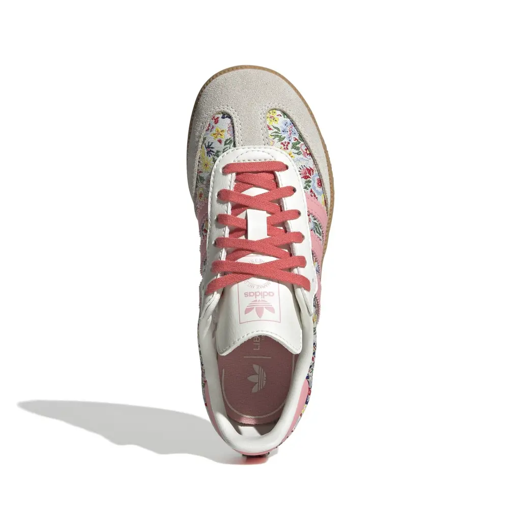 JI0281_3_FOOTWEAR_Photography_Top Portrait View_white.webp