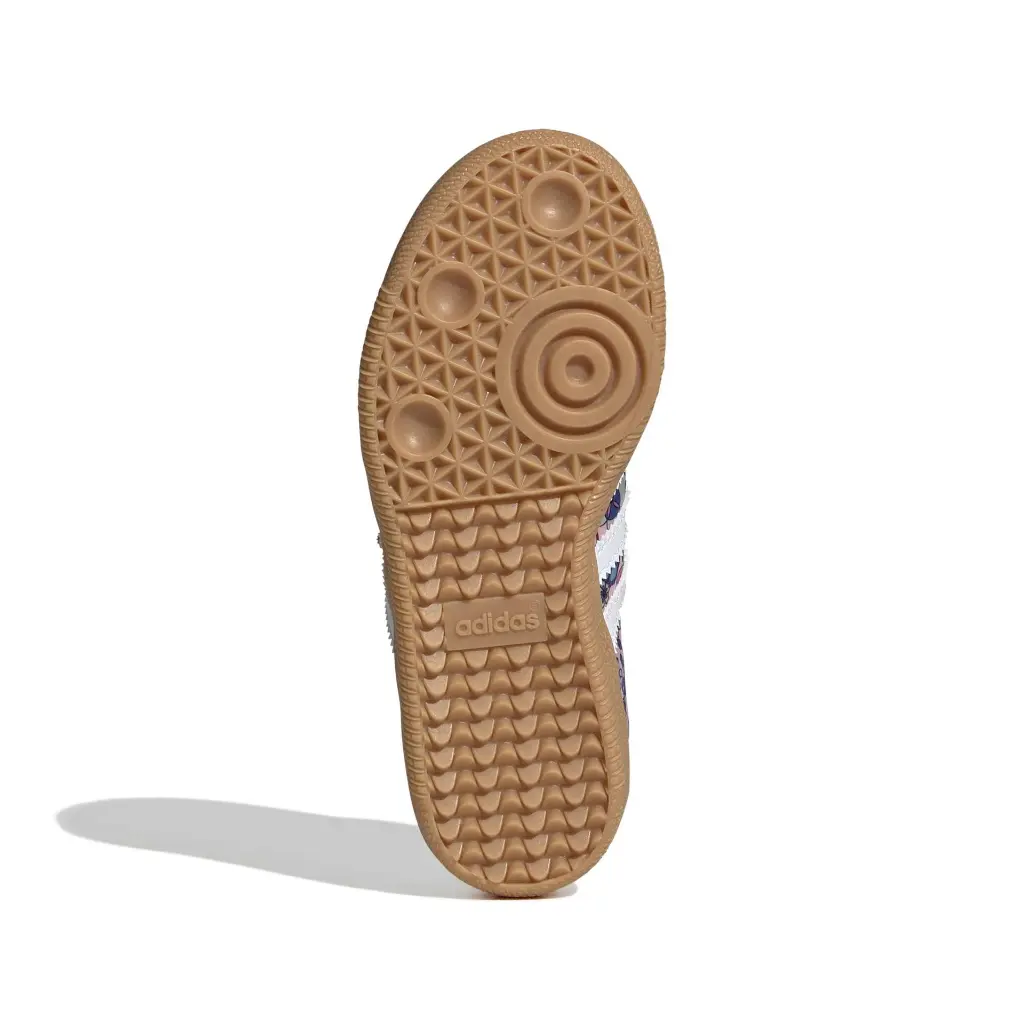 JQ2007_4_FOOTWEAR_Photography_Bottom View_white.webp