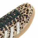 KI6678_9_FOOTWEAR_Photography_Detail View 2_white.webp