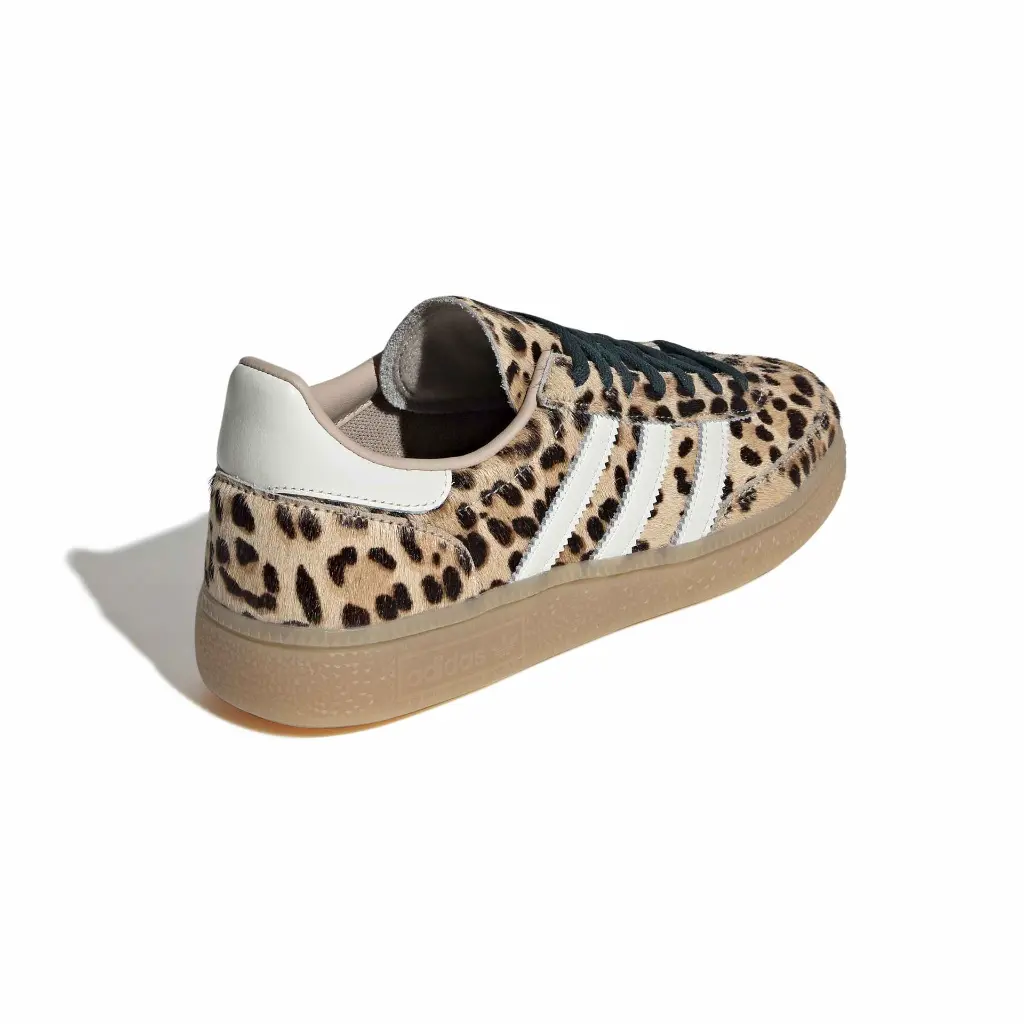 KI6678_7_FOOTWEAR_Photography_Back Lateral Top View_white.webp