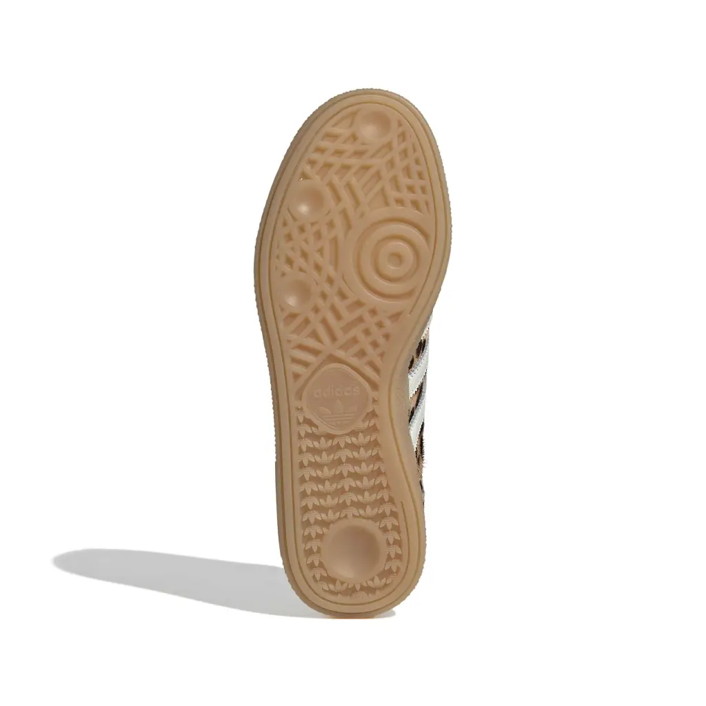 KI6678_4_FOOTWEAR_Photography_Bottom View_white.webp