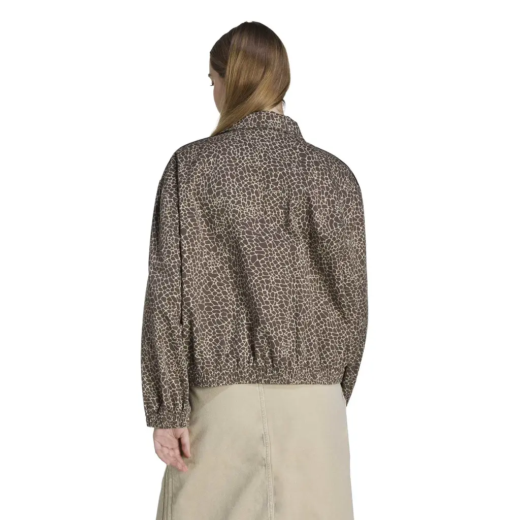 KD2815_3_APPAREL_On Model_Back View_white.webp