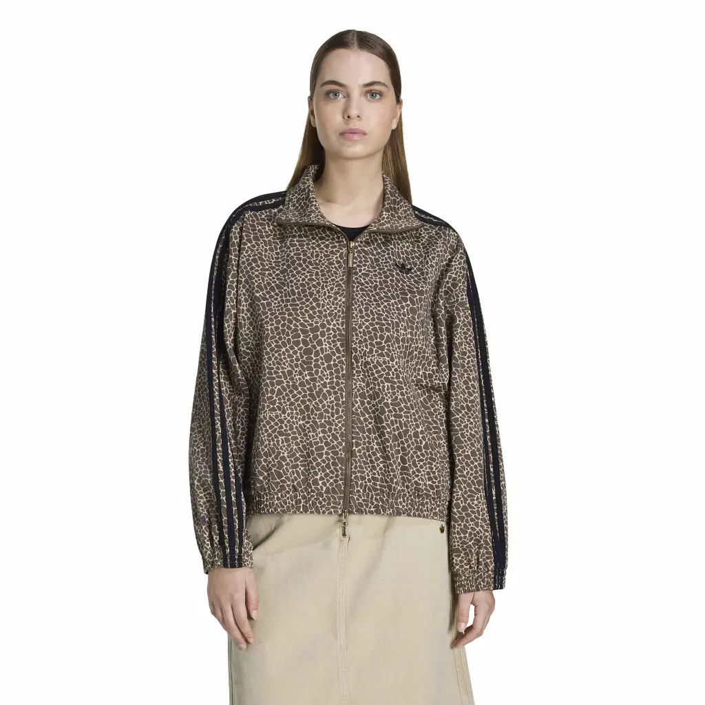 KD2815_2_APPAREL_On Model_Standard View_white.webp