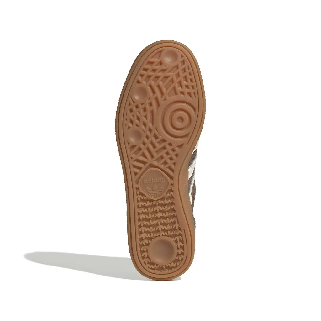 IF6490_4_FOOTWEAR_Photography_Bottom View_white.webp