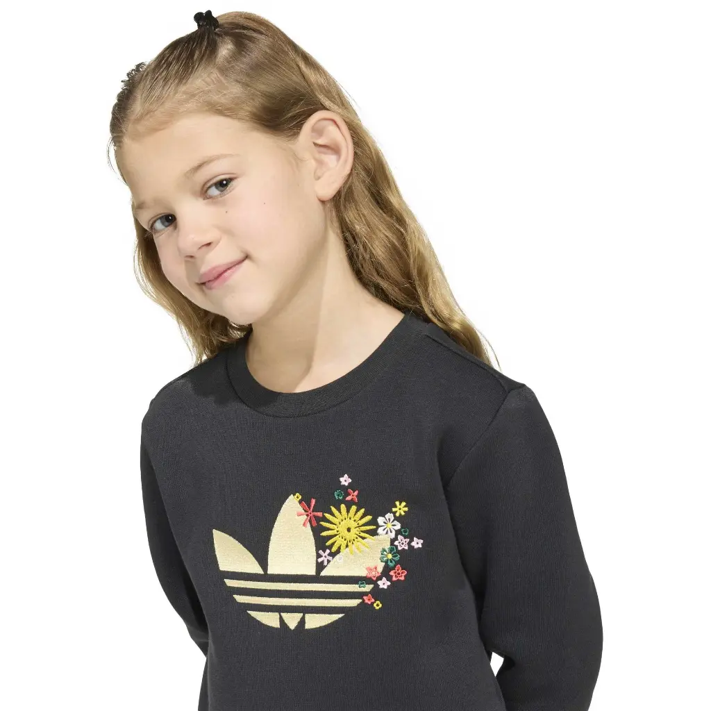 KD5933_7_APPAREL_On Model_Detail View 1_white.webp