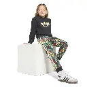 KD5933_6_APPAREL_On Model_Walking View_white.webp