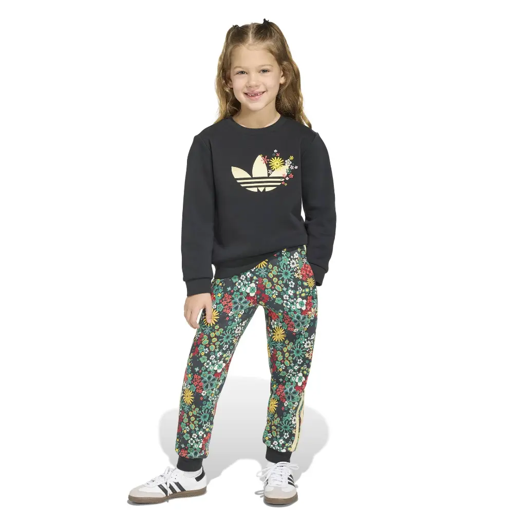 KD5933_4_APPAREL_On Model_Standard View_white.webp