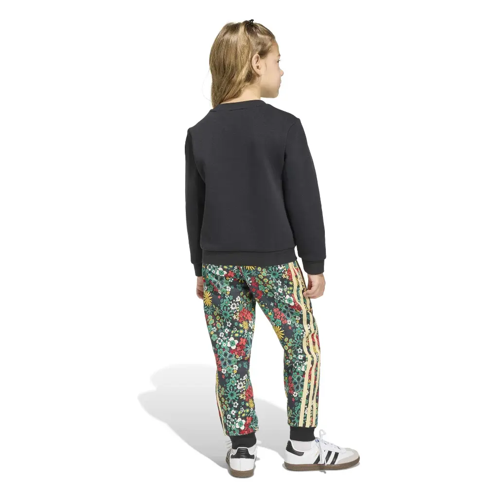 KD5933_5_APPAREL_On Model_Back View_white.webp