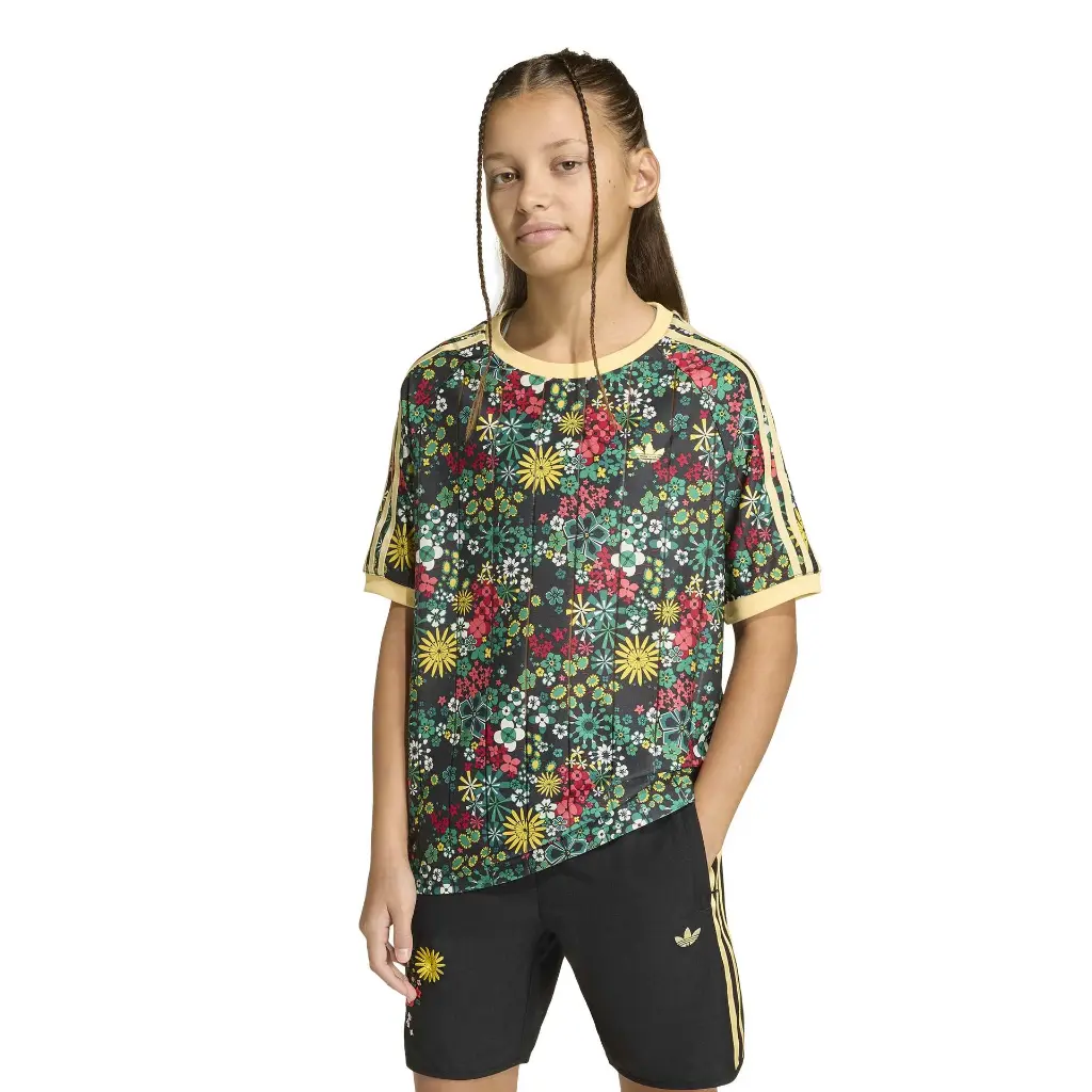 KD5949_2_APPAREL_On Model_Standard View_white.webp