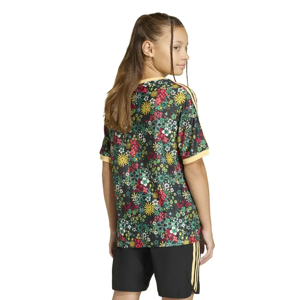 KD5949_3_APPAREL_On Model_Back View_white.webp