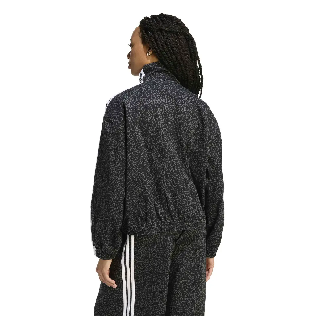 KD8809_3_APPAREL_On Model_Back View_white.webp